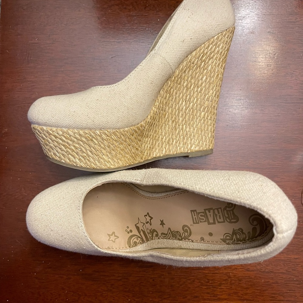 BRASH Beige Woven 5” Platform Wedges Size 9.5